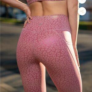 Til You Collapse Effortless Dare Leggings Pink Iridescent Leopard Large workout